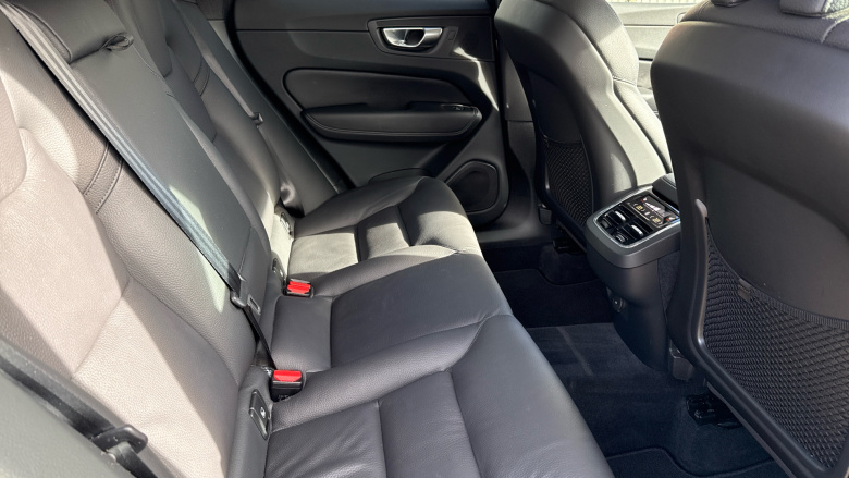 Volvo XC60 2.0 B4D Plus Dark 5dr AWD Geartronic Diesel Estate